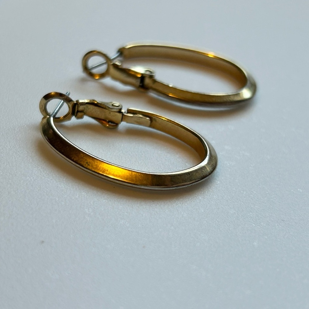 Vintage Gold Tone Oval Hoop Earrings Classic Vintage Hoops Gold Hoops Minimalist - Picture 5 of 13